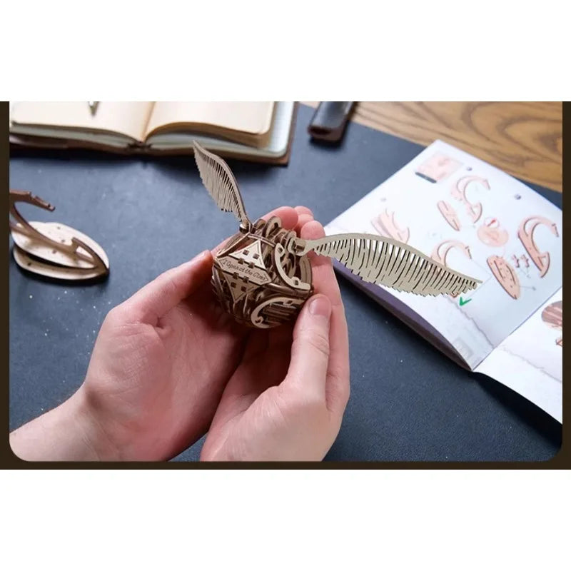 Harry Potter, genuine joint name, peripheral model, movable golden snitch, assembled puzzle, birthday gift.